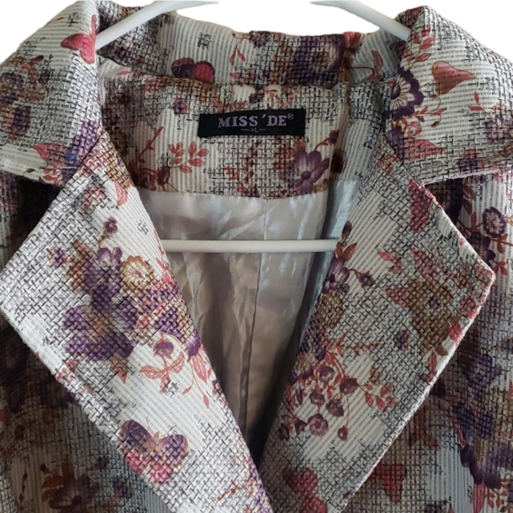 Miss 'De Floral Pea Coat. Trench Coat. Purple Floral. Size Medium. - Picture 3 of 12